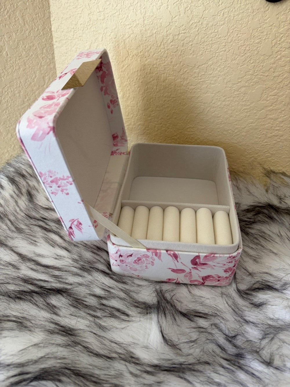Floral Pink and White Decorative Jewelry Box - Picture 5 of 8